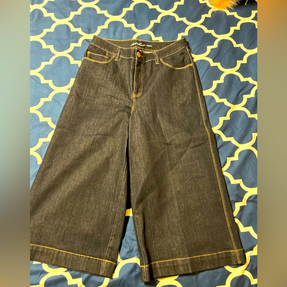 Like new INC  wide leg Crop jeans 10